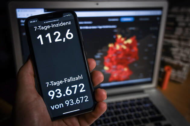 News Bilder des Tages Coronavirus in Deutschland - Covid-19-Dashboard des Robert Koch-Institut 23.01.2021: Robert Koch-Institut: 7-Tage-Inzidenz 112,6. 7-Tage-Fallzahl 93.672