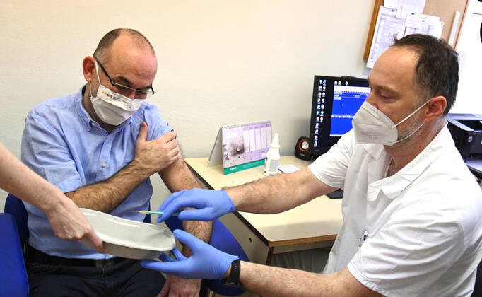 Czech Minister for Health Jan Blatny, left, receives the second vaccine against COVID-19 at the University Hospital Brno, Czech Republic, on January 23, 2021. (CTKxPhoto IgorxZehl) CTKPhotoP202101230222701  zeh