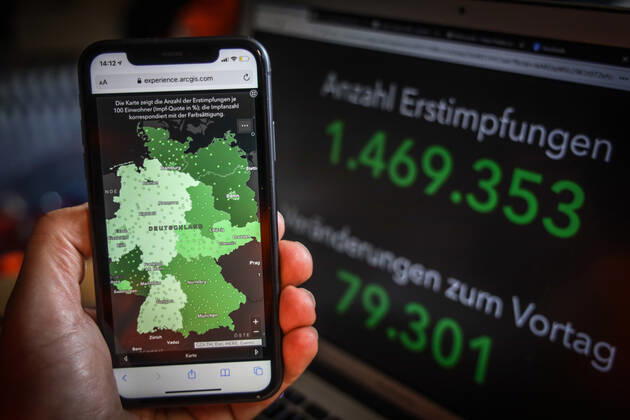 Coronavirus in Deutschland - COVID-19 Impfungen -Dashboard 23.01.2021: Esri Deutschland GmbH auf Basis des Digitalen Impfquotenmonitoring zur COVID-19-Impfung des RKI - Anzahl Erstimpfungen: 1.469.353 Veränderungen zum Vortag: 79.301 Anzahl Zweitimpfungen: 163.424 Veränderungen zum Vortag: 27.435 Datenstand vom 23.01.2021.