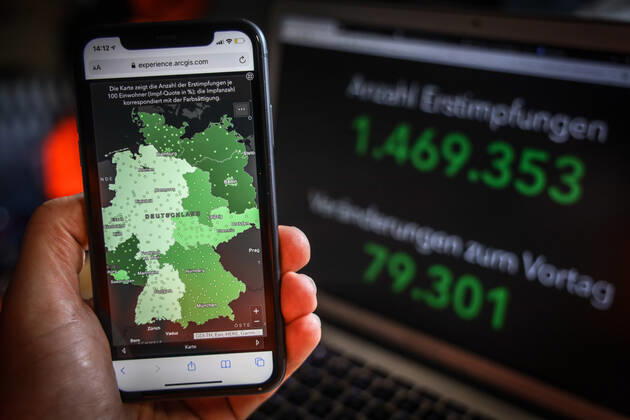 Coronavirus in Deutschland - COVID-19 Impfungen -Dashboard 23.01.2021: Esri Deutschland GmbH auf Basis des Digitalen Impfquotenmonitoring zur COVID-19-Impfung des RKI - Anzahl Erstimpfungen: 1.469.353 Veränderungen zum Vortag: 79.301 Anzahl Zweitimpfungen: 163.424 Veränderungen zum Vortag: 27.435 Datenstand vom 23.01.2021.