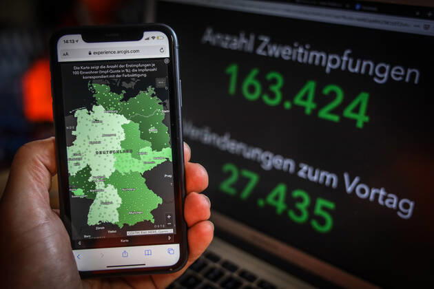 Coronavirus in Deutschland - COVID-19 Impfungen -Dashboard 23.01.2021: Esri Deutschland GmbH auf Basis des Digitalen Impfquotenmonitoring zur COVID-19-Impfung des RKI - Anzahl Erstimpfungen: 1.469.353 Veränderungen zum Vortag: 79.301 Anzahl Zweitimpfungen: 163.424 Veränderungen zum Vortag: 27.435 Datenstand vom 23.01.2021.