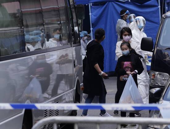 (210123) -- HONG KONG, Jan. 23, 2021 -- Residents return home after fetching daily necessities in a local specified restricted area for compulsory COVID-19 testing in Jordan, Kowloon, Hong Kong, south China, Jan. 23, 2021. The government of the Hong Kong Special Administrative Region (HKSAR) has made restriction-testing declaration and issued compulsory testing notice in respect of a local specified restricted area in a bid to cut COVID-19 spread. Residents in the area, bounded by Woosung Street to its east, Nanking Street to its south, Battery Street to its west and Kansu Street to its north, are required to stay at home until all their test results are mostly ascertained, the HKSAR government said in a statement issued early S