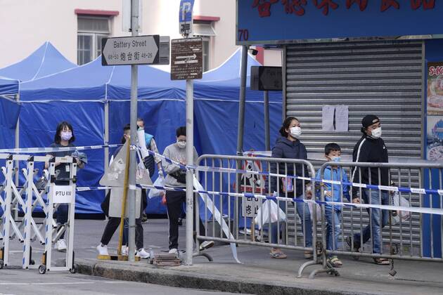 (210123) -- HONG KONG, Jan. 23, 2021 -- Residents return home after fetching daily necessities in a local specified restricted area for compulsory COVID-19 testing in Jordan, Kowloon, Hong Kong, south China, Jan. 23, 2021. The government of the Hong Kong Special Administrative Region (HKSAR) has made restriction-testing declaration and issued compulsory testing notice in respect of a local specified restricted area in a bid to cut COVID-19 spread. Residents in the area, bounded by Woosung Street to its east, Nanking Street to its south, Battery Street to its west and Kansu Street to its north, are required to stay at home until all their test results are mostly ascertained, the HKSAR government said in a statement issued early S