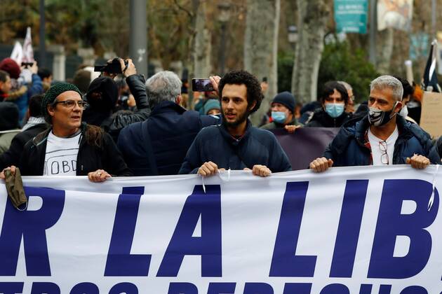 People attend a demonstration denying the existence of Covid-19 under the motto March for freedom called by the collective Humanos conscientes y libres (lit. Conscious and free humans) in Madrid, Spain, 23 January 2021. Rally of demonstrators denying the existence of Covid-19 !ACHTUNG: NUR REDAKTIONELLE NUTZUNG!  Copyright: xBallesterosx GRAF5717 20210123-637470215791974197