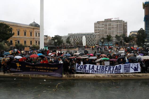 People attend a demonstration denying the existence of Covid-19 under the motto March for freedom called by the collective Humanos conscientes y libres (lit. Conscious and free humans) in Madrid, Spain, 23 January 2021. Rally of demonstrators denying the existence of Covid-19 !ACHTUNG: NUR REDAKTIONELLE NUTZUNG!  Copyright: xBallesterosx GRAF5726 20210123-637470229442662922