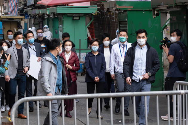 January 23, 2021, Hong Kong, China: Carrie Lam (C), Hong Kong s Chief Executive wearing a face mask inspects an area in Jordan locked down by the government to contain the coronavirus (Covid-19) outbreak..Hong Kong has imposed its first Covid-19 lockdown in a densely-populated area to curb the spread of the coronavirus. Hong Kong China - ZUMAs197 20210123_zaa_s197_056 Copyright: xIsaacxWongx