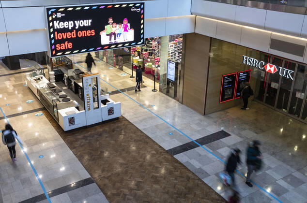 January 23, 2021, London, United Kingdom: People are seen at a shopping center in Stratford, the London Borough of Newham, England, UK on January 23, 2021. Some of England s Covid hotspots are still in London Hounslow, Ealing, Brent, Barking and Dagenham and Newham are the boroughs which fall in the country s top 10 for worst case rates. London United Kingdom - ZUMAj323 20210123_zip_j323_003 Copyright: xMayxJamesx