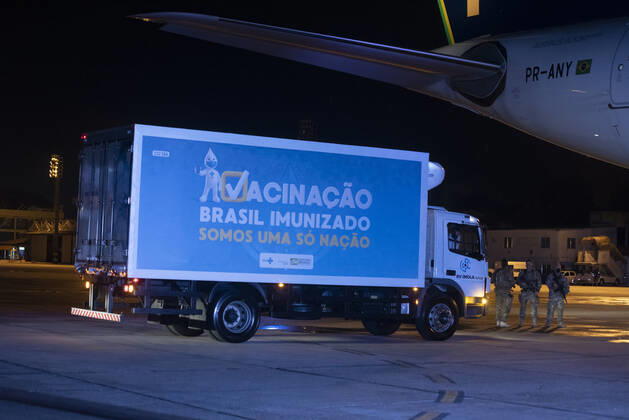 January 23, 2021, Rio De Janeiro, Rio de Janeiro, Brazil: JANUARY 23 - the Indian ambassador to Brazil, Suresh K. Reddy. accompanied the delivery of the vaccines, at the International Airport of Galeo£o, Airplane with 2 million doses of the Oxford AstraZeneca vaccine arrives in Rio..Cargo was transported on a commercial flight to Guarulhos, in SP, and was later sent to Rio de Janeiro. Last week, the Brazilian government tried to seek immunization in India. The loading of two million doses of the Oxford AstraZeneca vaccine produced at the Serum Institute in India arrived in Rio de Janeiro on Friday night (22), after the Indian government authorized commercial exports of the immunizer.............,........................,........... - ZUMAt142 20210123_zap_t142_004 Copyright: xFabioxTeixeirax