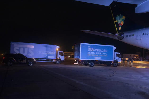 January 23, 2021, Rio De Janeiro, Rio de Janeiro, Brazil: JANUARY 23 - the Indian ambassador to Brazil, Suresh K. Reddy. accompanied the delivery of the vaccines, at the International Airport of Galeo£o, Airplane with 2 million doses of the Oxford AstraZeneca vaccine arrives in Rio..Cargo was transported on a commercial flight to Guarulhos, in SP, and was later sent to Rio de Janeiro. Last week, the Brazilian government tried to seek immunization in India. The loading of two million doses of the Oxford AstraZeneca vaccine produced at the Serum Institute in India arrived in Rio de Janeiro on Friday night (22), after the Indian government authorized commercial exports of the immunizer.............,........................,........... - ZUMAt142 20210123_zap_t142_009 Copyright: xFabioxTeixeirax