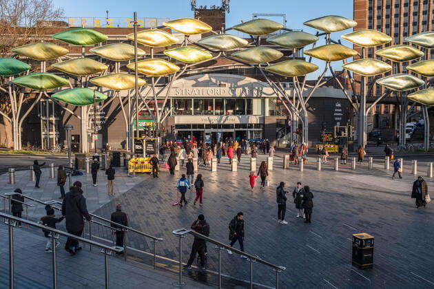 January 23, 2021, London, United Kingdom: People seen walking in the area of Stratford..Some of England s Covid-19 hotspots are still in London Hounslow, Ealing, Brent, Barking and Dagenham and Newham are the boroughs which fall in the country s top 10 for worst case rates. London United Kingdom - ZUMAs197 20210123_zaa_s197_157 Copyright: xMayxJamesx