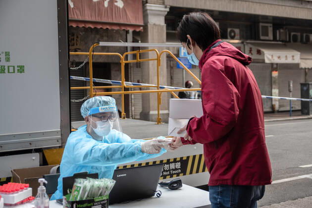 Coronavirus in China, Lockdown in Hongkong January 23, 2021, Hong Kong, China: A health worker holds a test tube for Covid-19 in a test truck during the outbreak..More than 3,000 police officers and health workers have been deployed for an unprecedented screening operation in Jordan district with about 200 buildings after coronavirus cases being detected. Hong Kong China - ZUMAs197 20210123_zaa_s197_194 Copyright: xIvanxAbreux