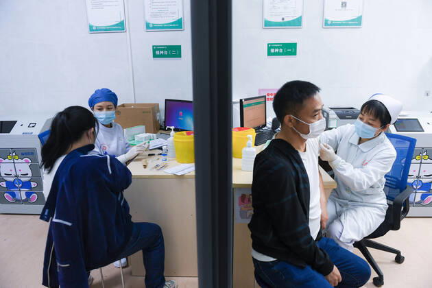 (210124) -- SHENZHEN, Jan. 24, 2021 -- Nurses administer the second doses of COVID-19 vaccine to drivers and conductors of the Shenzhen Bus Group Co., Ltd. at the health service center of the Xiameilin community in Futian District, Shenzhen, south China s Guangdong Province, Jan. 24, 2021. The Shenzhen Bus Group Co., Ltd. encourages its employees to receive COVID-19 vaccines. By Friday, there are 11,004 employees having received the first shot. The inoculation of the second shot kicked off on Sunday and some 1,400 people are expected to take the shots by the end of the day. ) CHINA-SHENZHEN-COVID-19-VACCINATION-SECOND DOSE (CN) MaoxSiqian