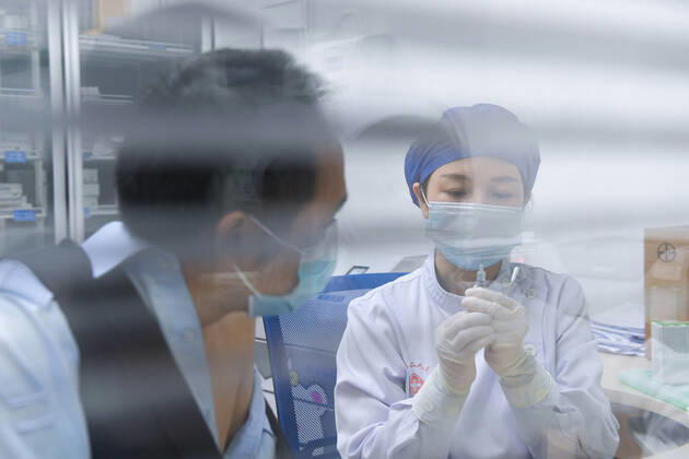 (210124) -- SHENZHEN, Jan. 24, 2021 -- A nurse administers the second dose of COVID-19 vaccine to a driver of the Shenzhen Bus Group Co., Ltd. at the health service center of the Xiameilin community in Futian District, Shenzhen, south China s Guangdong Province, Jan. 24, 2021. The Shenzhen Bus Group Co., Ltd. encourages its employees to receive COVID-19 vaccines. By Friday, there are 11,004 employees having received the first shot. The inoculation of the second shot kicked off on Sunday and some 1,400 people are expected to take the shots by the end of the day. ) CHINA-SHENZHEN-COVID-19-VACCINATION-SECOND DOSE (CN) MaoxSiqian