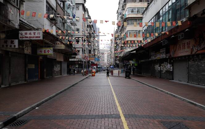 Coronavirus in China, Lockdown in Hongkong January 24, 2021, Hong Kong, CHINA: View of empty Temple Street, Yau Tsim Mong District on the second day of lockdown.Jan-24,2021Hong Kong.ZUMA Hong Kong CHINA - ZUMAl137 20210124_zap_l137_001 Copyright: xLiauxChung-renx