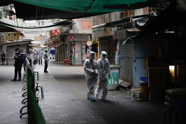 Coronavirus in China, Lockdown in Hongkong January 24, 2021, Hong Kong, CHINA: Government staffs dressed in protective gear walk through designated zone on Temple Street on the 2nd day of lockdown.Jan-24,2021Hong Kong.ZUMA Hong Kong CHINA - ZUMAl137 20210124_zap_l137_002 Copyright: xLiauxChung-renx