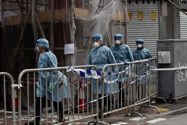 Coronavirus in China, Lockdown in Hongkong January 24, 2021, Hong Kong, CHINA: Government staffs dressed in full protective gear passing through a barricaded Temple Street on the 2nd day of lockdown.Jan-24,2021Hong Kong.ZUMA Hong Kong CHINA - ZUMAl137 20210124_zap_l137_003 Copyright: xLiauxChung-renx