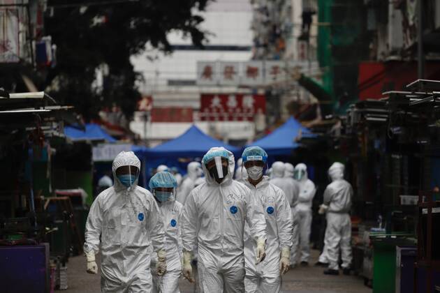 Coronavirus in China, Lockdown in Hongkong January 24, 2021, Hong Kong, CHINA: Government staffs dressed in full protective gears reporting for duty at Yau Ma Tei wet market on the second day of lockdown in the designated zone.Jan-24,2021Hong Kong.ZUMA Hong Kong CHINA - ZUMAl137 20210124_zap_l137_007 Copyright: xLiauxChung-renx