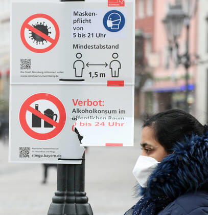Safety Mask FFP2 , Alkoholkonsum verboten during the Hard Lockdown of the Covid 19 Coronavirus Pandemie in Nuremberg Nurnberg , Bayern , Deutschland . January 24 , 2021.