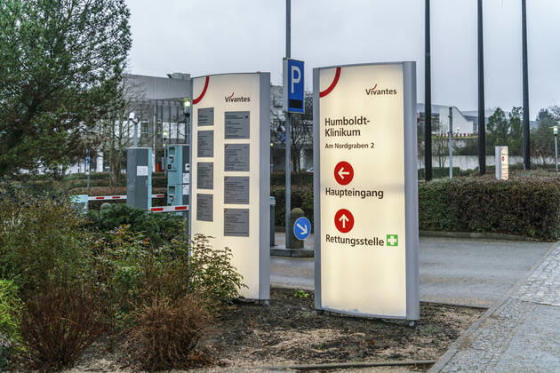 Humboldt-Klinikum in Berlin Reinickendorf wurde wegen einer steigenden Zahl von Covid-19-Erkrankten mit der Mutation B.1.1.7 des Corona-Virus vom Gesundheitsamt geschlossen und unter Qurantaene gesetzt. Das Humboldt-Klinikum in Berlin Reinickendorf wurde wegen einer steigenden Zahl von Covid-19-Erkrankten mit der Mutation B.1.1.7 des Corona-Virus vom Gesundheitsamt geschlossen. Beschäftigte und Patienten müssten ab 23.1.2021 in Quarantäne, neue Patienten würden nicht mehr aufgenommen.