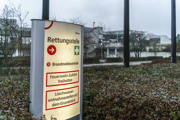 Humboldt-Klinikum in Berlin Reinickendorf wurde wegen einer steigenden Zahl von Covid-19-Erkrankten mit der Mutation B.1.1.7 des Corona-Virus vom Gesundheitsamt geschlossen und unter Qurantaene gesetzt. Das Humboldt-Klinikum in Berlin Reinickendorf wurde wegen einer steigenden Zahl von Covid-19-Erkrankten mit der Mutation B.1.1.7 des Corona-Virus vom Gesundheitsamt geschlossen. Beschäftigte und Patienten müssten ab 23.1.2021 in Quarantäne, neue Patienten würden nicht mehr aufgenommen. Rettungsstelle und Notaufnahme geschlossen.