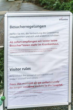 Humboldt-Klinikum in Berlin Reinickendorf wurde wegen einer steigenden Zahl von Covid-19-Erkrankten mit der Mutation B.1.1.7 des Corona-Virus vom Gesundheitsamt geschlossen und unter Qurantaene gesetzt. Das Humboldt-Klinikum in Berlin Reinickendorf wurde wegen einer steigenden Zahl von Covid-19-Erkrankten mit der Mutation B.1.1.7 des Corona-Virus vom Gesundheitsamt geschlossen. Beschäftigte und Patienten müssten ab 23.1.2021 in Quarantäne, neue Patienten würden nicht mehr aufgenommen.