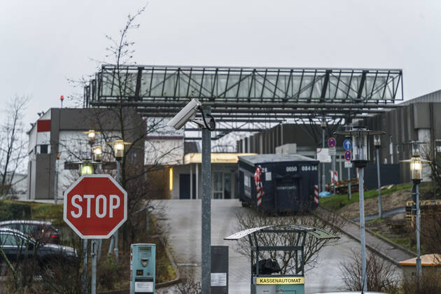 Humboldt-Klinikum in Berlin Reinickendorf wurde wegen einer steigenden Zahl von Covid-19-Erkrankten mit der Mutation B.1.1.7 des Corona-Virus vom Gesundheitsamt geschlossen und unter Qurantaene gesetzt. Das Humboldt-Klinikum in Berlin Reinickendorf wurde wegen einer steigenden Zahl von Covid-19-Erkrankten mit der Mutation B.1.1.7 des Corona-Virus vom Gesundheitsamt geschlossen. Beschäftigte und Patienten müssten ab 23.1.2021 in Quarantäne, neue Patienten würden nicht mehr aufgenommen.