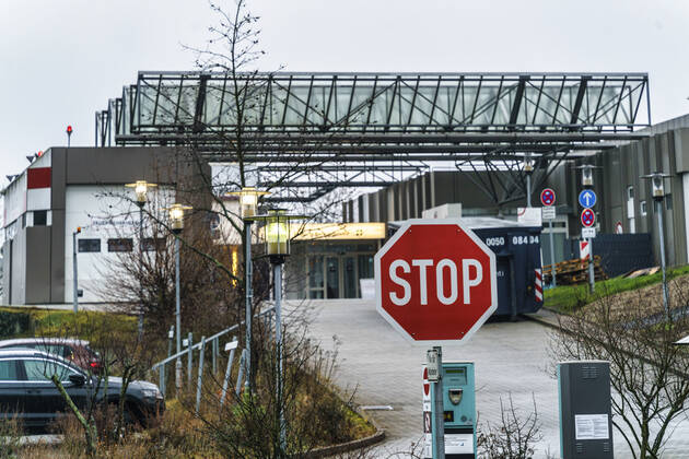 Humboldt-Klinikum in Berlin Reinickendorf wurde wegen einer steigenden Zahl von Covid-19-Erkrankten mit der Mutation B.1.1.7 des Corona-Virus vom Gesundheitsamt geschlossen und unter Qurantaene gesetzt. Das Humboldt-Klinikum in Berlin Reinickendorf wurde wegen einer steigenden Zahl von Covid-19-Erkrankten mit der Mutation B.1.1.7 des Corona-Virus vom Gesundheitsamt geschlossen. Beschäftigte und Patienten müssten ab 23.1.2021 in Quarantäne, neue Patienten würden nicht mehr aufgenommen.