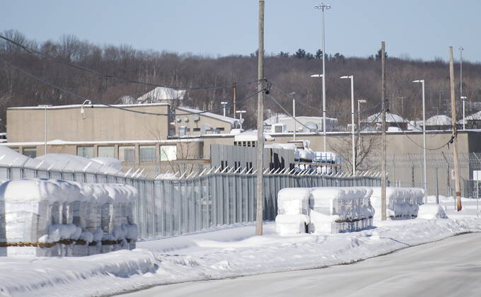 Kanada, Coronavirus-Ausbruch in Gefängnis Saint Jerome, Quebec January 24, 2021, Saint-Jerome, PQ, Canada: Saint-Jerome prison is shown in Saint-Jerome, Que., north of Montreal, Sunday, January 24, 2021, as the COVID-19 pandemic continues in Canada and around the world. An outbreak of COVID-19 has been reported at the prison. Saint-Jerome Canada - ZUMAc35_ 20210124_zaf_c35_002 Copyright: xGrahamxHughesx
