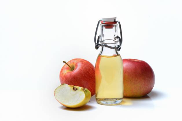 Flasche mit Apfelessig und Äpfel Copyright: imageBROKER/J.xPfeiffer iblpjr05187474.jpg