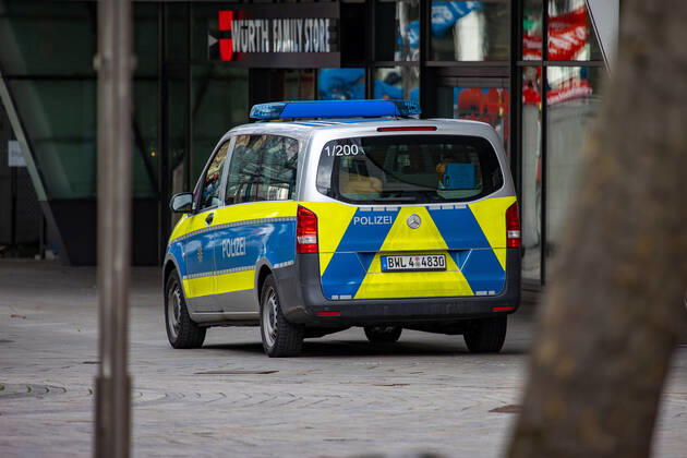 Stuttgart Themenbilder: Stuttgart in Zeiten der Corona-Pandemie, 24.01.2021, Themenbilder: Stuttgart in Zeiten der Corona-Pandemie, Polizeikontrolle in der Stuttgarter Koenigstrasse, 24.01.2021, Copyright: xEIBNER DROFITSCHx EP_ddh