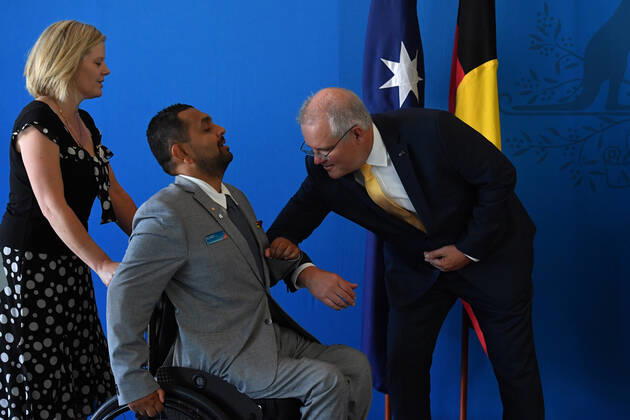 2021 AUSTRALIAN OF THE YEAR MORNING TEA, Prime Minister Scott Morrison greets Queensland?s 2021 Australian of the Year finalist Dr Dinesh Palipana during an Australian of the Year morning tea at Parliament House in Canberra, Monday, January 25, 2021. ( NO ARCHIVING, EDITORIAL USE ONLY, NO USE IN BOOKS WITHOUT CONSENT CANBERRA ACT AUSTRALIA  Copyright: xMICKxTSIKASx 20210125001515940024