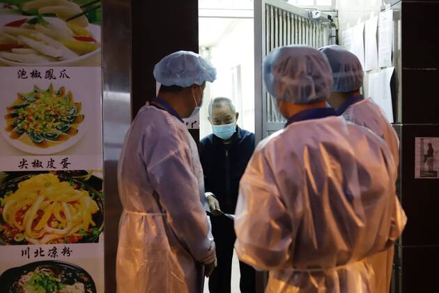 January 25, 2021, Hong Kong, CHINA: Local senior citizen is being inquired by government staffs at the entrance of residential building whether he possess the required documents to prove that he is Covid-19 Negative before allowed to exit from his residence.HK Government have lifted partial lockdown in Yau Tsim Mong District which lasted for 48 hours.Jan-25,2021Hong Kong.ZUMA Hong Kong CHINA - ZUMAl137 20210125_zap_l137_008 Copyright: xLiauxChung-renx