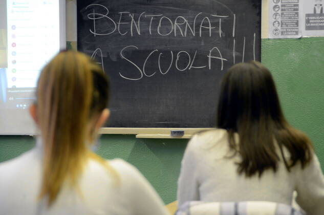 Milan, Back to school after the Lockdown for the Red zone with half the students still in DAD at a distance Editorial Usage Only  Copyright: xMaurizioxMaulex xIPAx