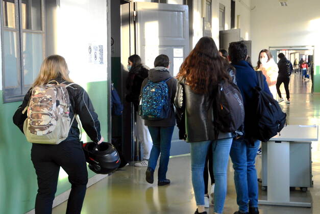 Milan, Back to school after the Lockdown for the Red zone with half the students still in DAD at a distance Editorial Usage Only  Copyright: xMaurizioxMaulex xIPAx