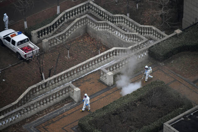 (210125) -- BEIJING, Jan. 25, 2021 -- Epidemic prevention staff conduct disinfection at the Ronghui residential compound in Daxing s Tiangongyuan subdistrict, Beijing, capital of China, Jan. 25, 2021. The COVID-19 risk classification of the Ronghui residential compound, where several locally transmitted COVID-19 cases had been detected recently, was upgraded to high-risk on Jan. 20. ) CHINA-BEIJING-COVID-19-DISINFECTION (CN) SunxRuibo 