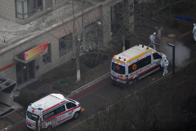 (210125) -- BEIJING, Jan. 25, 2021 -- Epidemic prevention staff conduct disinfection at the Ronghui residential compound in Daxing s Tiangongyuan subdistrict, Beijing, capital of China, Jan. 25, 2021. The COVID-19 risk classification of the Ronghui residential compound, where several locally transmitted COVID-19 cases had been detected recently, was upgraded to high-risk on Jan. 20. ) CHINA-BEIJING-COVID-19-DISINFECTION (CN) SunxRuibo 