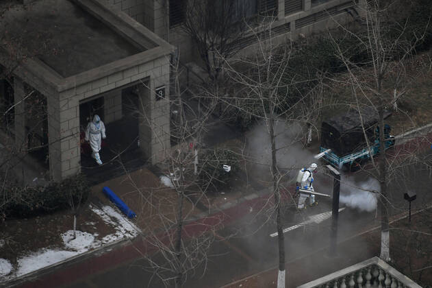 (210125) -- BEIJING, Jan. 25, 2021 -- Epidemic prevention staff conduct disinfection at the Ronghui residential compound in Daxing s Tiangongyuan subdistrict, Beijing, capital of China, Jan. 25, 2021. The COVID-19 risk classification of the Ronghui residential compound, where several locally transmitted COVID-19 cases had been detected recently, was upgraded to high-risk on Jan. 20. ) CHINA-BEIJING-COVID-19-DISINFECTION (CN) SunxRuibo 