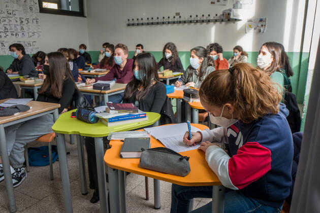 Milan. Students restart their lessons in class at the Liceo Carducci Lombardia Orange Zone Editorial Usage Only  Copyright: xCarloxCozzolix xIPAx