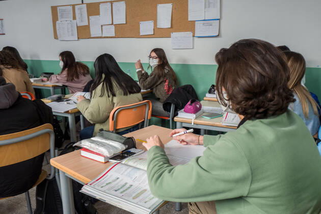 Milan. Students restart their lessons in class at the Liceo Carducci Lombardia Orange Zone Editorial Usage Only  Copyright: xCarloxCozzolix xIPAx