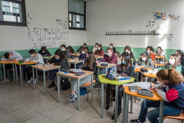 Milan. Students restart their lessons in class at the Liceo Carducci Lombardia Orange Zone Editorial Usage Only  Copyright: xCarloxCozzolix xIPAx