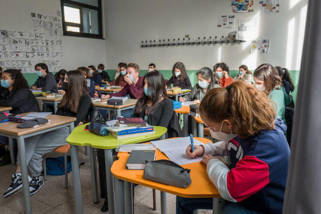 Milan. Students restart their lessons in class at the Liceo Carducci Lombardia Orange Zone Editorial Usage Only  Copyright: xCarloxCozzolix xIPAx
