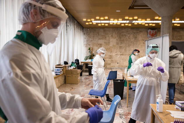 January 25, 2021, Kranj, Slovenia: A health worker wearing a protective suit prepares a swab sample for mass rapid COVID-19 testing of teachers in Kranj..Elementary School teachers take mass rapid COVID-19 antigen testing at the town hall before the return of elementary and kindergarten students to school on Tuesday 26th. Kranj Slovenia - ZUMAs197 20210125_zaa_s197_042 Copyright: xLukaxDakskoblerx