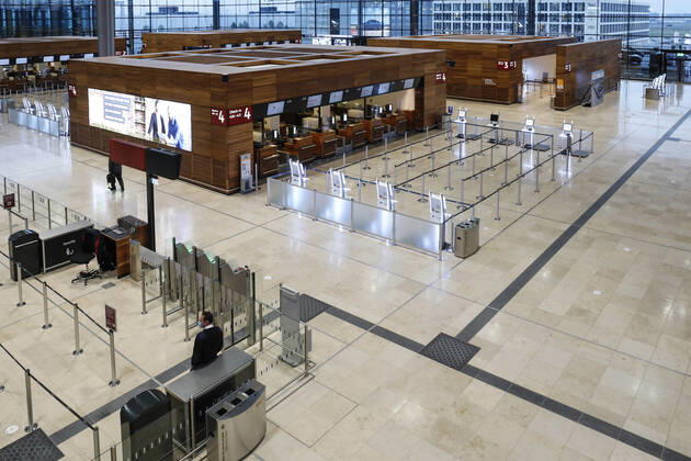 News Bilder des Tages Flughafen BER Schoenefeld, DEU, 25.01.2021 - Leere Terminals, kaum Starts und Landungen. Die Corona-Pandemie hat den Betrieb am BER nahezu zum Erliegen gebracht. Die Flughafengesellschaft steht vor grossen finanziellen Problemen. Schoenefeld Brandenburg Deutschland