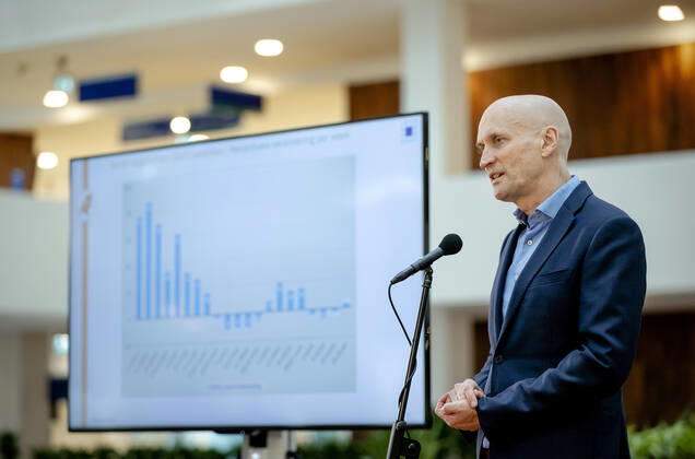 Ernst Kuipers, chairman of the National Network Acute Care, has looked with horror at the rioters who attacked the hospital in Enschede on Sunday evening. He said this during the weekly talk in the university hospital Erasmus MC in Rotterdam, The Netherlands, January 25, 2021, with the press about the current state of affairs in intensive care and nursing wards. ANP ROBIN VAN LONKHUIJSEN Copyright: xHollandsexHoogtex xxANPx x427549057x