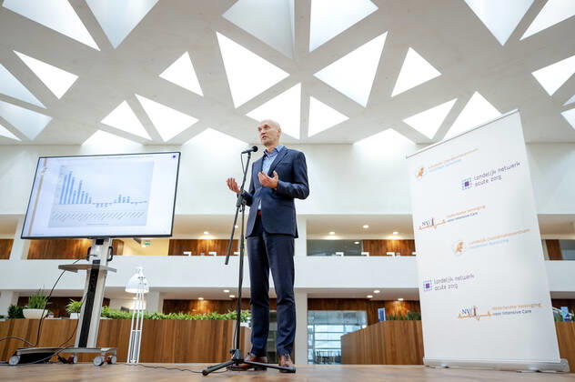 Ernst Kuipers, chairman of the National Network Acute Care, has looked with horror at the rioters who attacked the hospital in Enschede on Sunday evening. He said this during the weekly talk in the university hospital Erasmus MC in Rotterdam, The Netherlands, January 25, 2021, with the press about the current state of affairs in intensive care and nursing wards. ANP ROBIN VAN LONKHUIJSEN Copyright: xHollandsexHoogtex xxANPx x427549313x