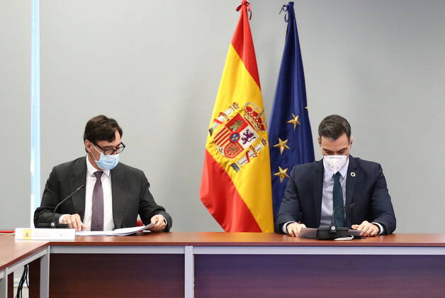 The Minister of Health, Salvador Illa (i) and the President of the Government, Pedro Sanchez (d) during the meeting of the Coronavirus Monitoring Committee, at the Spanish Medicines Agency (AEMPS), in Madrid (Spain), on 25 January 2021. 25 JANUARY 2021;CORONAVIRUS;INFECTED;INFECTIONS;DEATHS;VACCINATION;PANDEMIC Moncloa 01 25 2021 Madrid Madrid Spain Copyright: xMoncloax 3534093