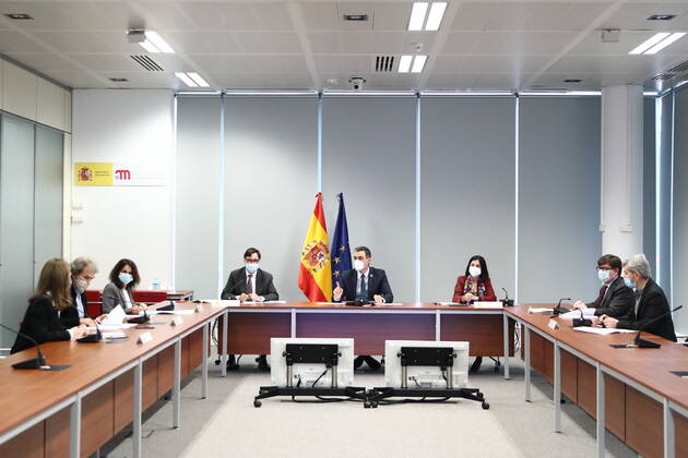 News Bilder des Tages (L-R) The Minister of Health, Salvador Illa, the President of the Government, Pedro Sanchez and the Minister of Territorial Policy and Public Function, Carolina Darias during the meeting of the coronavirus monitoring committee at the Spanish Medicines Agency (AEMPS) in Madrid (Spain) on 25 January 2021. 25 JANUARY 2021;CORONAVIRUS;INFECTED;INFECTIONS;DEATHS;VACCINATION;PANDEMIC Moncloa 01 25 2021 Madrid Madrid Spain Copyright: xMoncloax 3534104