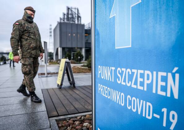 Start of the vaccinating as a part of the national COVID-19 immunization programme for citizens aged over 80 25.01.2021 Gdansk. Punkt Szczepien przeciw COVID -19 w Amber Expo. Rozpoczelo sie szczepienie seniorow powyzej 80. roku zycia. Fot. Karolina Misztal REPORTER EN_01462016_0067 