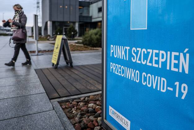 Start of the vaccinating as a part of the national COVID-19 immunization programme for citizens aged over 80 25.01.2021 Gdansk. Punkt Szczepien przeciw COVID -19 w Amber Expo. Rozpoczelo sie szczepienie seniorow powyzej 80. roku zycia. Fot. Karolina Misztal REPORTER EN_01462016_0068 