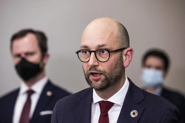 Foedevareminister Rasmus Prehn. Regeringen, Venstre, Radikale Venstre, Socialistisk Folkeparti og Liberal Alliance praesenterer en aftale om erstatning til minkavlere og foelgeerhverv ved et doorstep paa stengangen i Finansministeriet, mandag den 25. januar 2021.Maaneders forhandlinger er nu endt med en aftale om kompensation til hele minkerhvervet paa op mod 19 milliarder kroner, blev flertal mandag aften enige om. Det skriver Ritzau, tirsdag den 26. januar 2021.. , Denmark Copyright: ÓlafurxSteinarxRyexGestsson ÓlafurxSteinarxGestssonx cop777 spdk20210126-094516-L